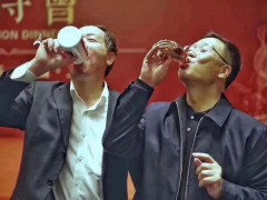 不产水的钟睒睒和不贪杯的吴少勋